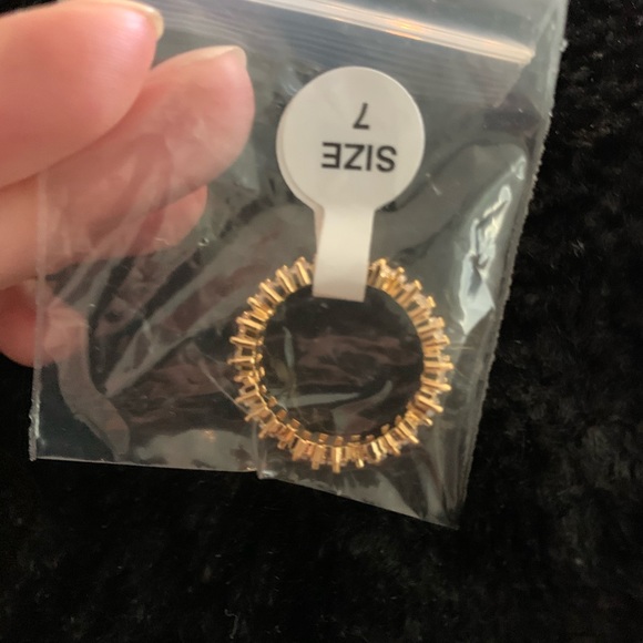 Gold Baguette Ring - Picture 3 of 4